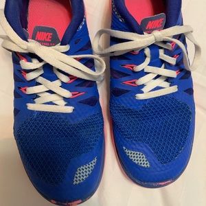 **SOLD**Girls Size 4 Nike Shoes